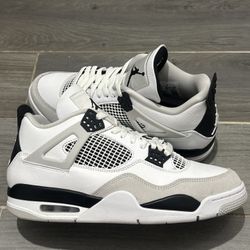 Size 10.5 - Jordan 4 Retro Mid Military Black Condition 9/10🧼🧼