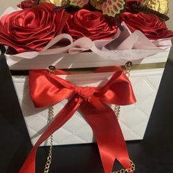 Bolsita Con 6 Flores Eternas Y Chocolates Ferreira, Muy Hermosa 