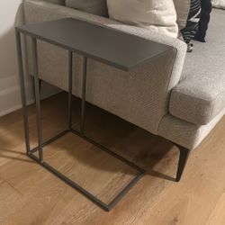 2 Side Tables