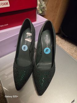 High heel shoes size 6