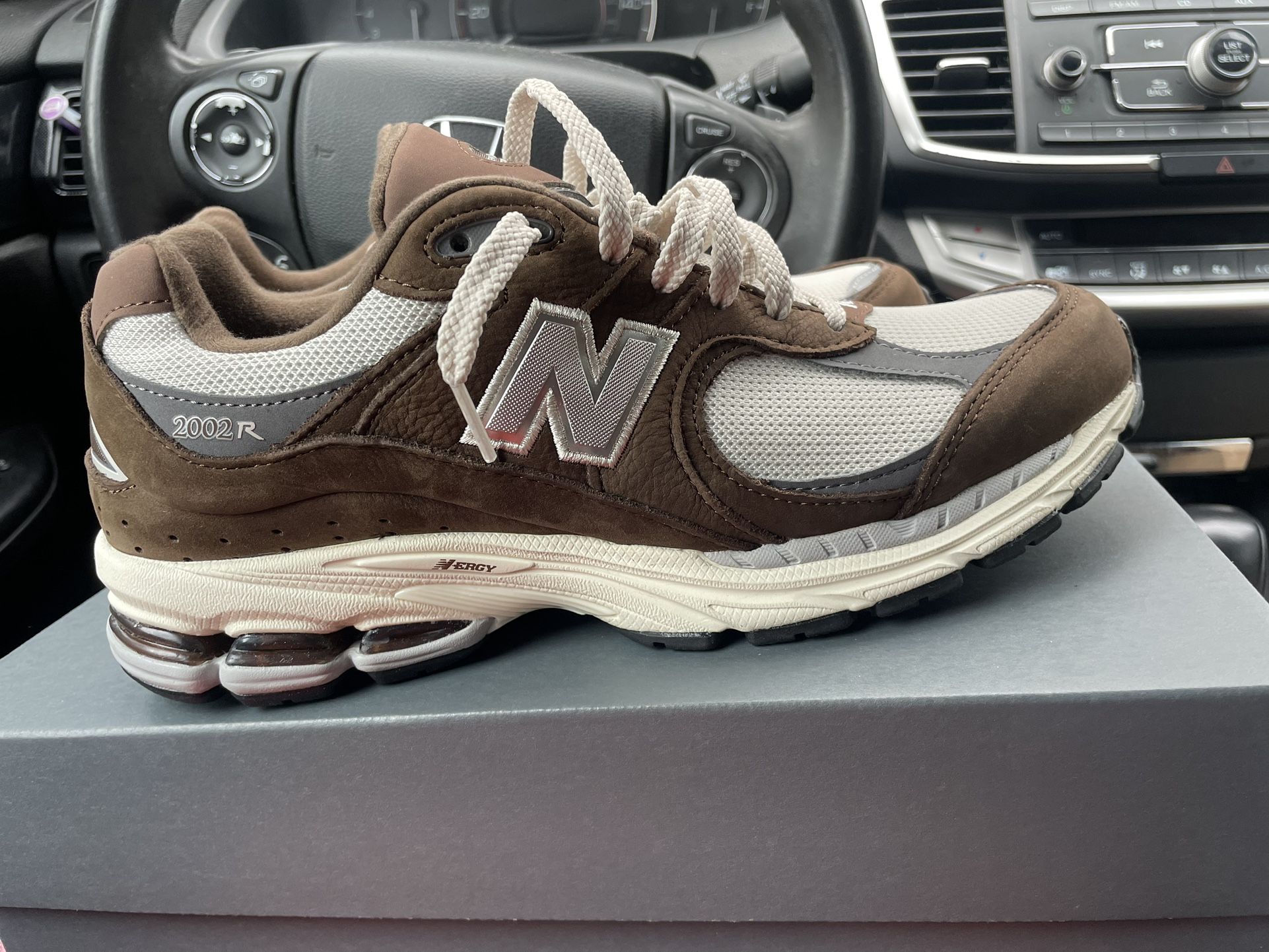 New Balance 2002r