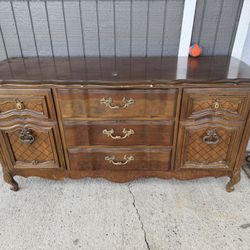 3 drawers w 2 doors