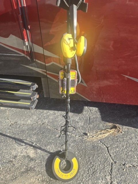 White Metal Detector