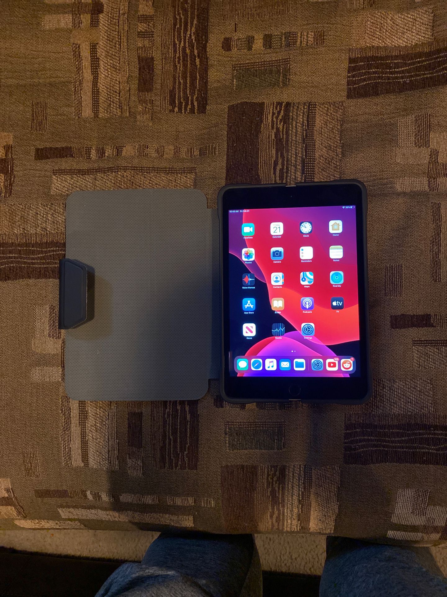iPad mini 4 128 gigs WiFi only (like new condition)