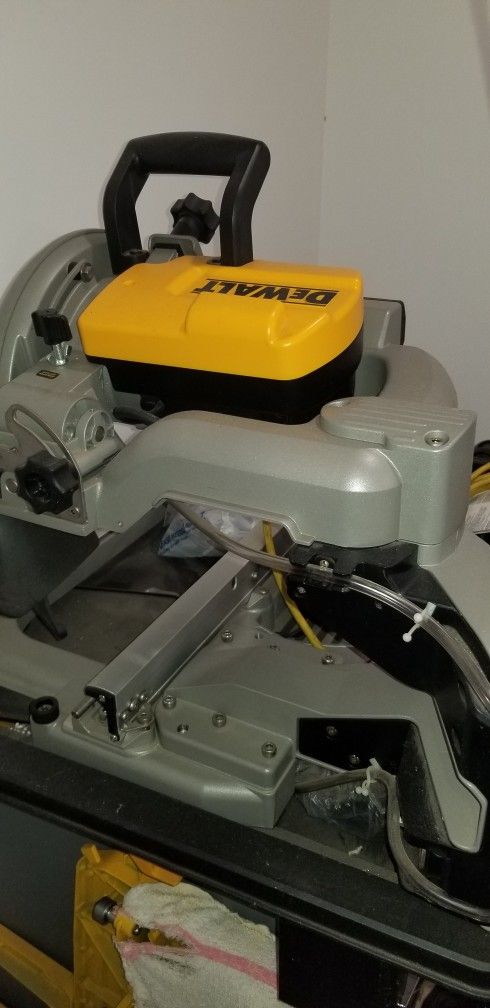 Dewalt tile Saw 