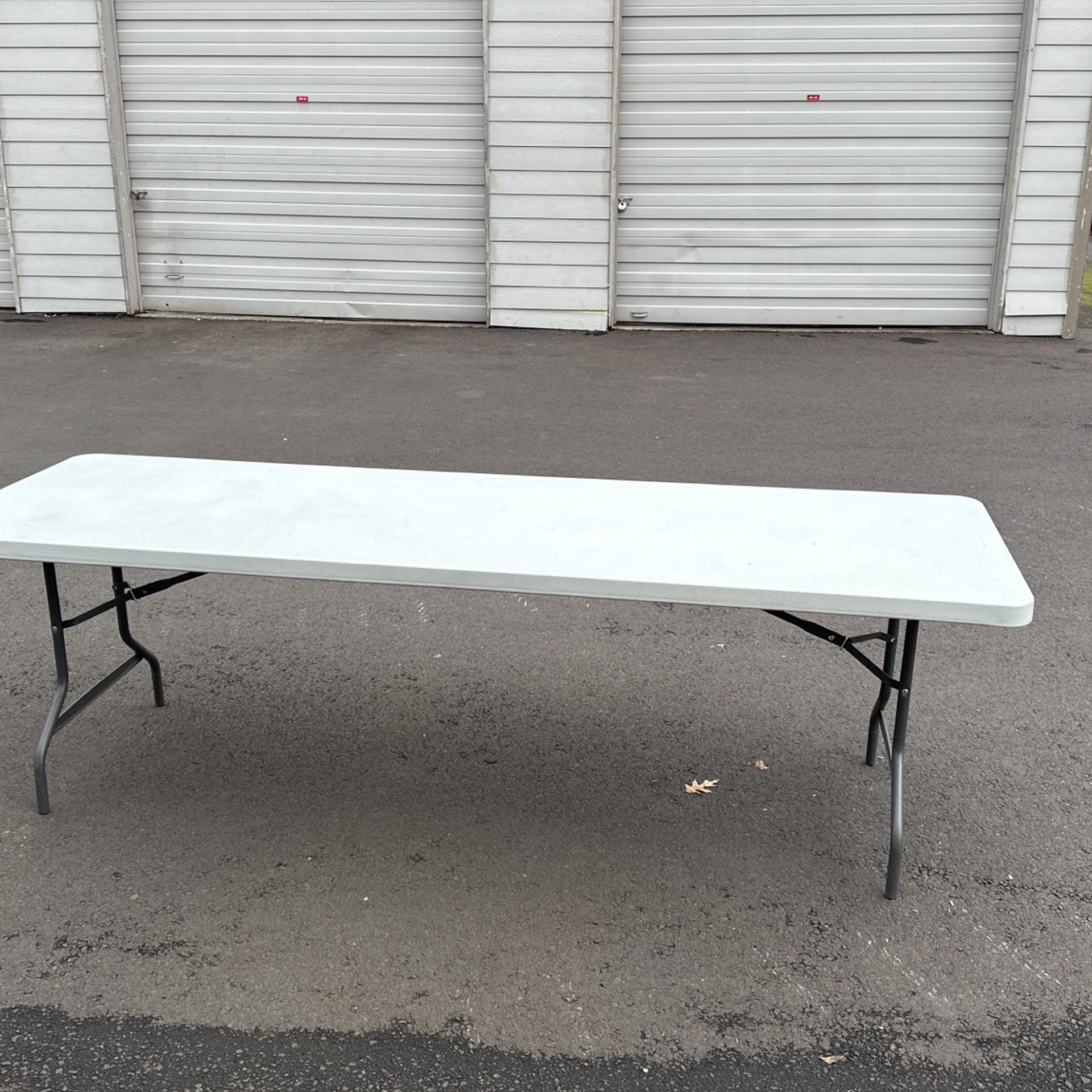 8ft Rubber Maid Table