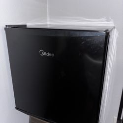 Midea 1.7-cu ft Mini Fridge