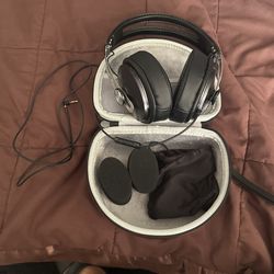 Wired Sennheiser Momentum 2 Headphones