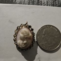 14k Gold CAMEO SEED PENDANT 