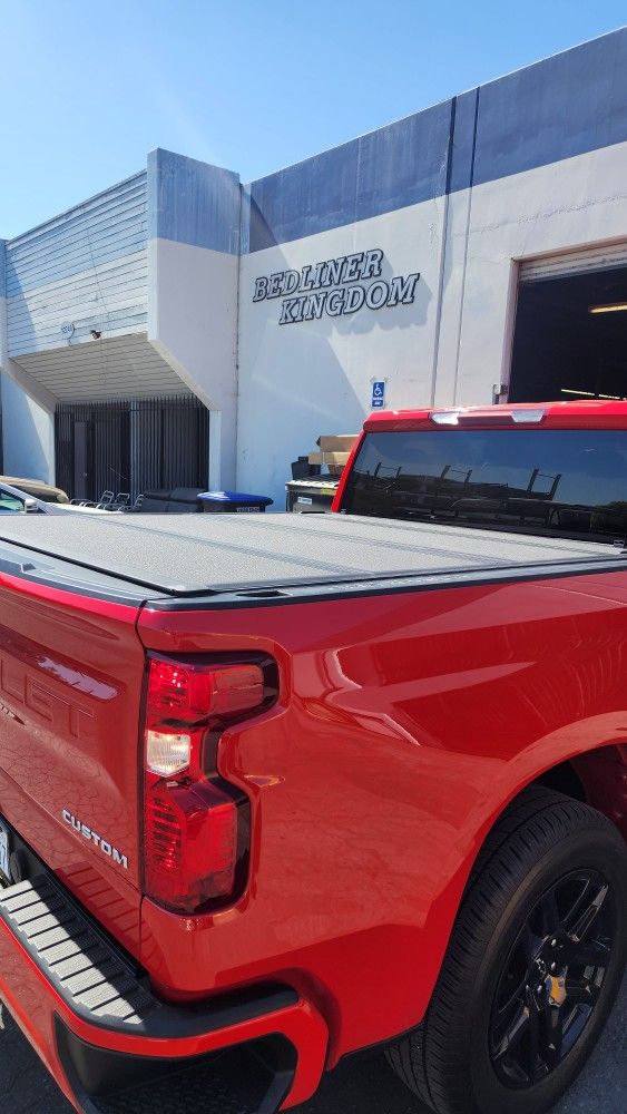 TONNEAU COVER ( FLUSH MOUNT & MADE IN USA) IN STOCK FOR ALL TRUCKS, TAPADERA AL RAZ DE EL RIEL EN INVENTARIO PARA TODAS LAS TROCAS, BEDLINERS, STEPS 