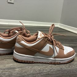 Women’s Nike Dunks 