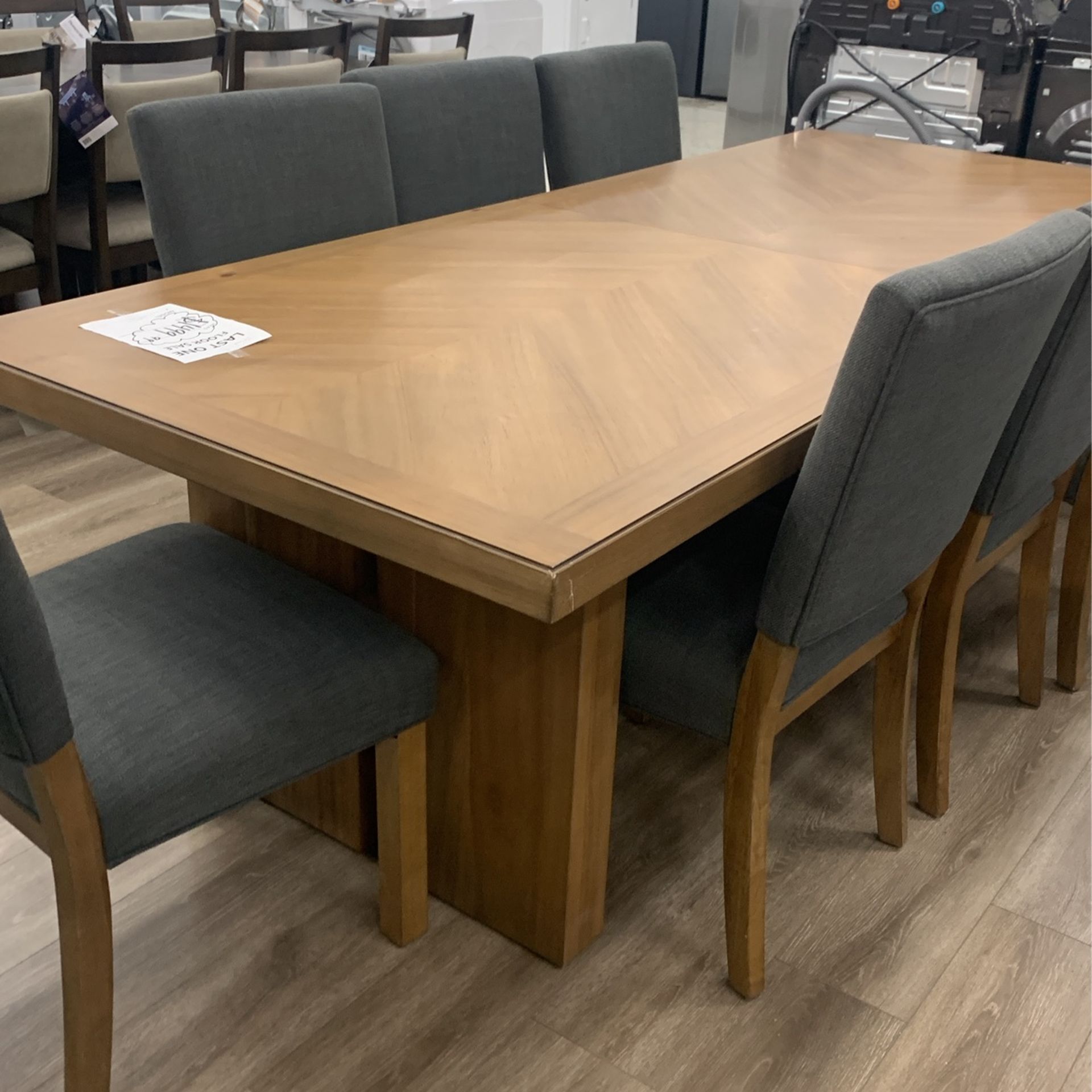 Zealand 9 Pc Dining Set