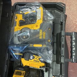 DEWALT 20-Volts MAX XR Cordless Brushless 1 in. SDS Plus L-Shape Rotary Hammer with (1) 20-Volts 5.0Ah Batteries & Charger