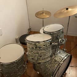 Burton Drum Set Complete In Perfect Condition 