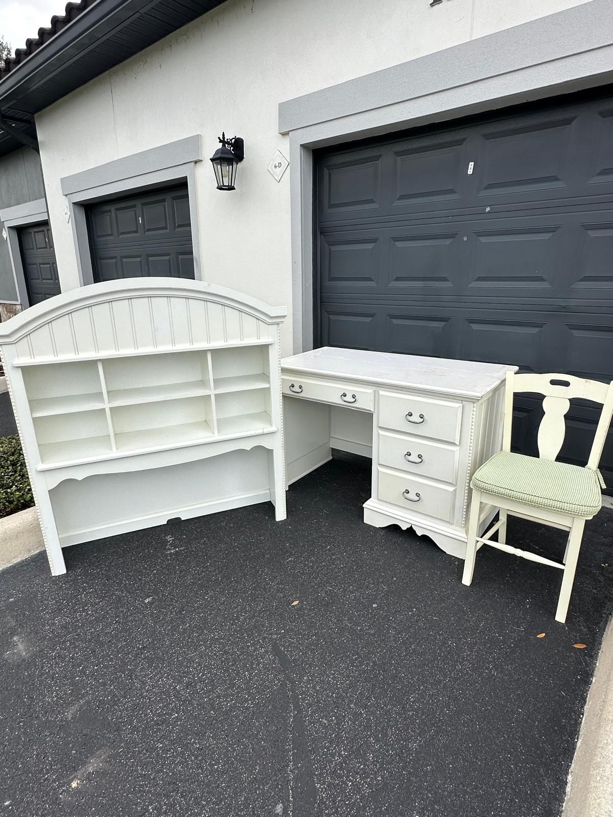 Classic White Secretary Desk with Hutch & Chair β Set of 3 πͺβ¨