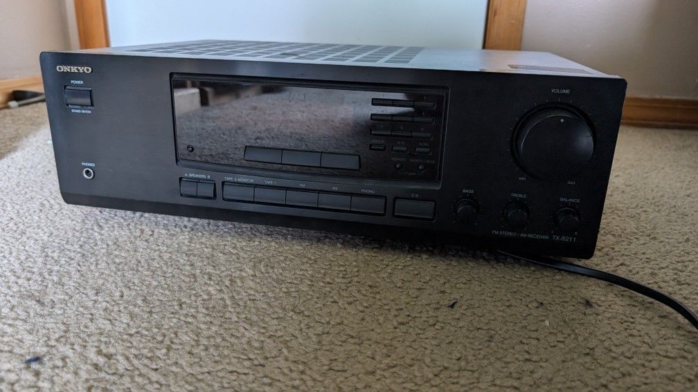 Onkyo
FM/AM Receiver
TX-8211