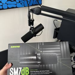 Shure SM7dB Microphone