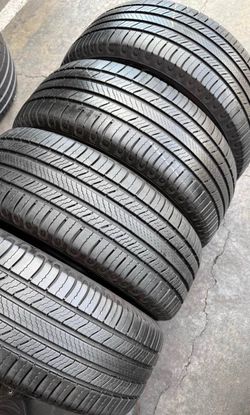 Set 215/55-17 Michelin con el 80% de vida