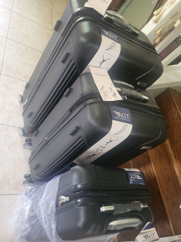 3 brand new suitcases set spinners with digital lock