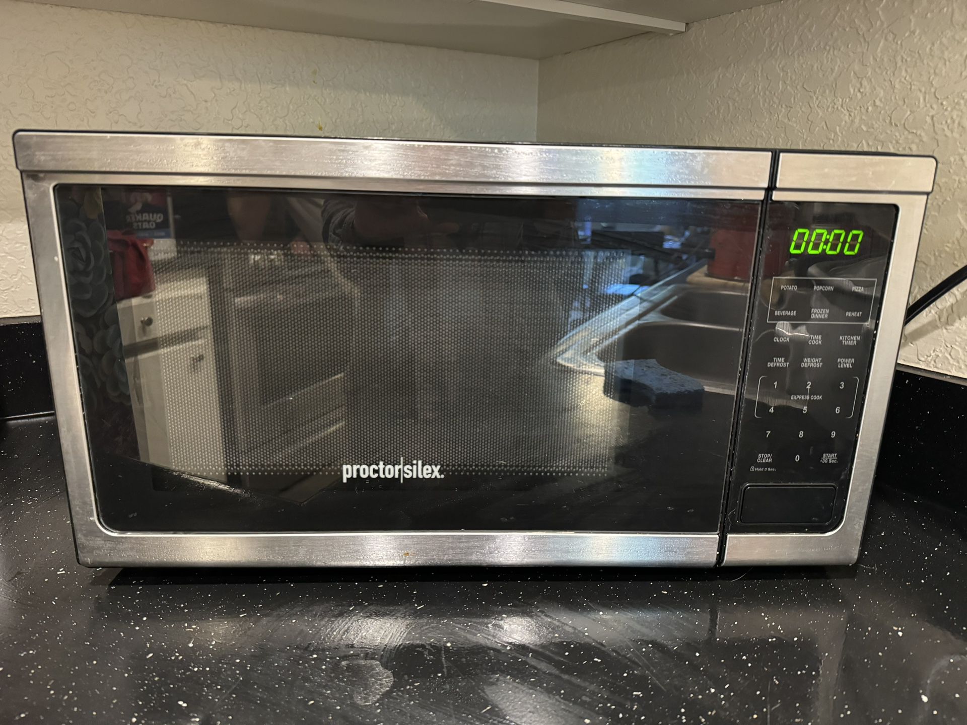 Proctor Silex Microwave Like new! 