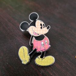 Disneyland Mickey Mouse full body pin great shape