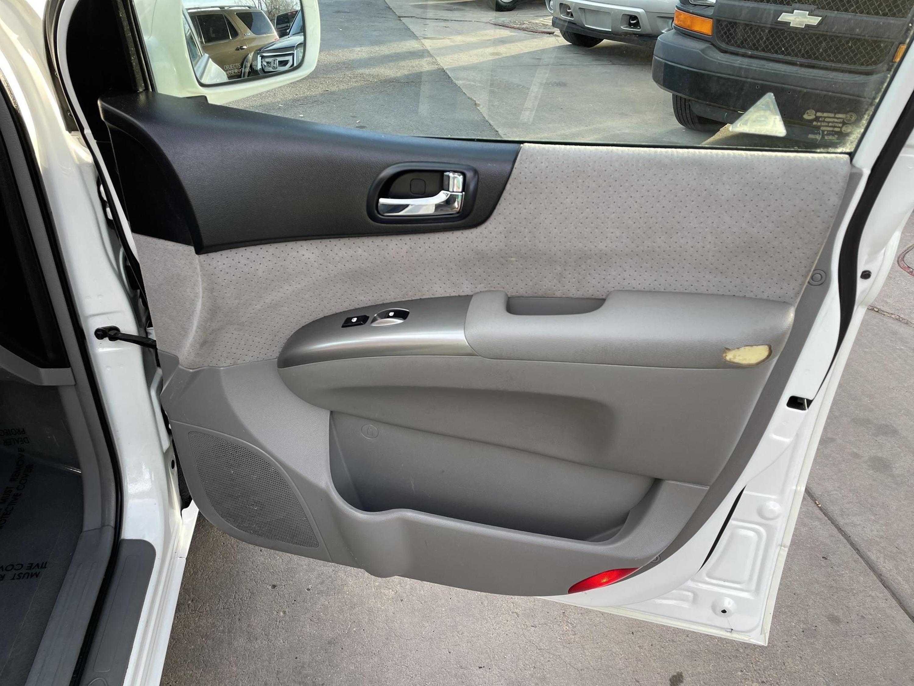 2007 Hyundai Entourage