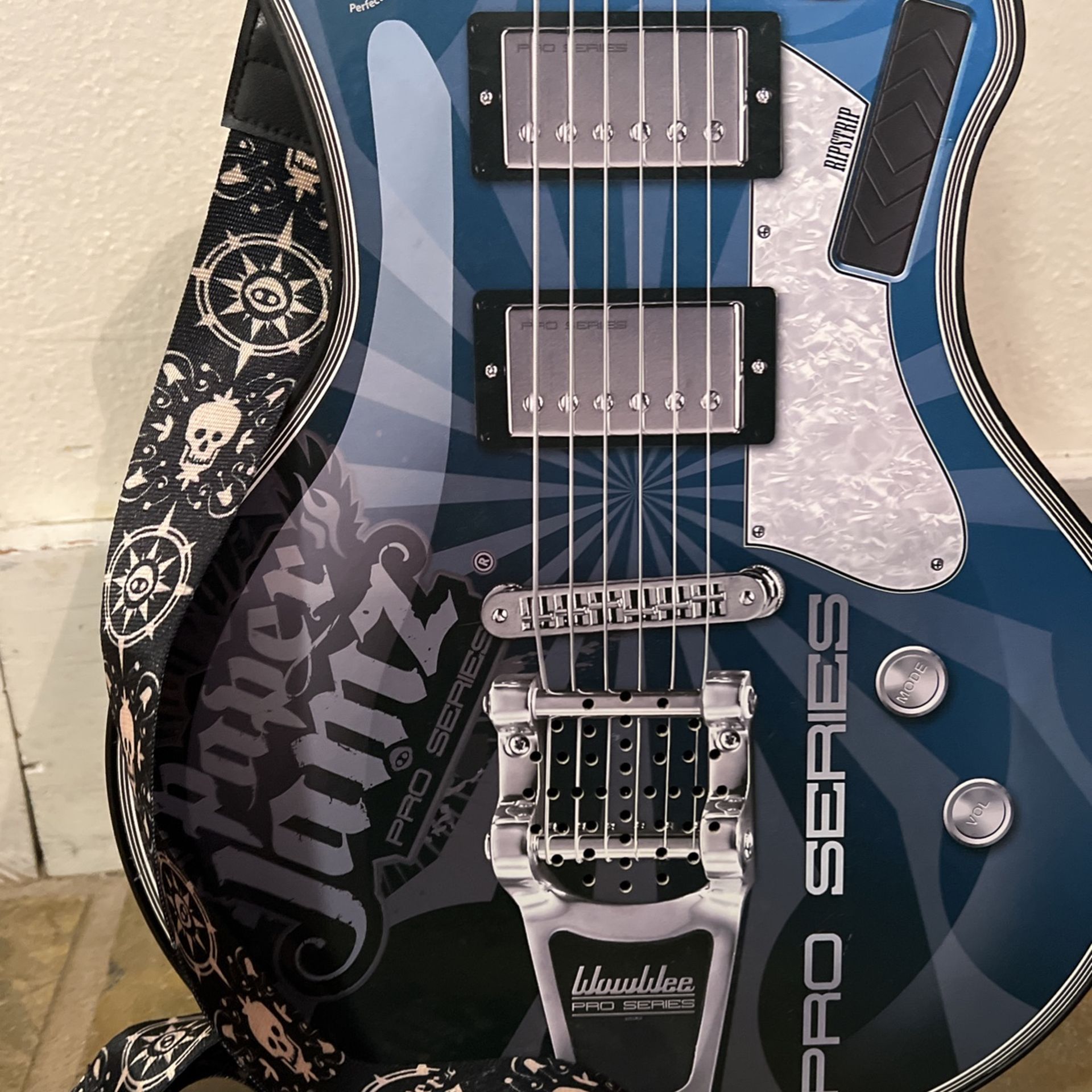 WowWee Paper Jamz Pro Guitar Series Style 2 for Sale in Renton WA