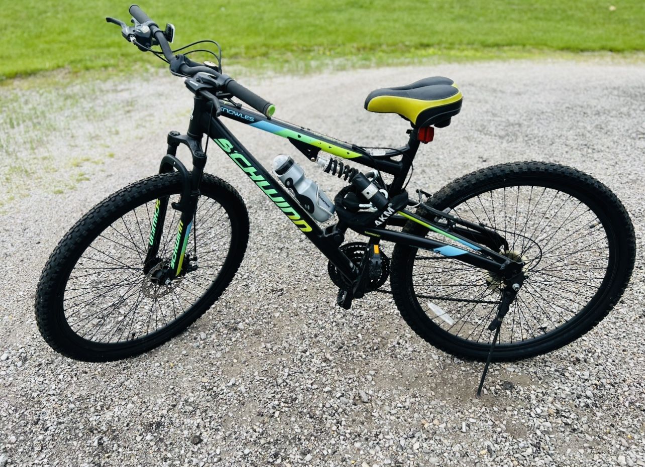 Schwinn 29-in. Knowles Mens Mountain Bike, Black, 21 Speeds with Schwinn Helmet