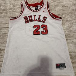 Vintage Nike Michael Jordan Chicago bulls jersey size XL, not Kobe, LeBron, Luka