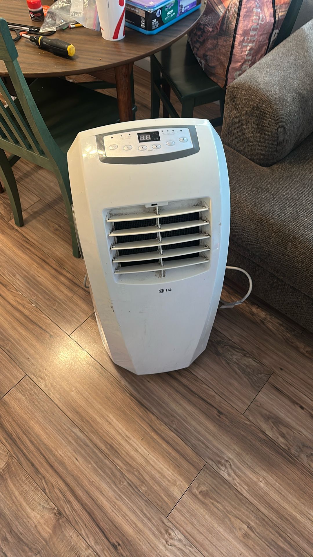 LG 10,000 BTU Portable Air Conditioner - IP1015WNT. Condition is Used.