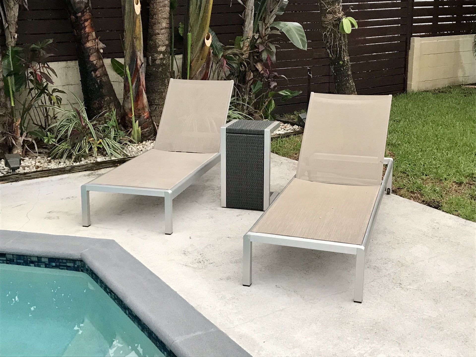 Classic, Comfortable Poolside Set: 2 Lounge Chairs and Table, Great Condition