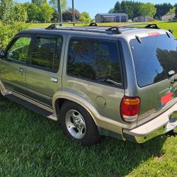 2000 Ford Explorer