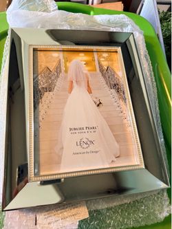 Jubilee pearl 8x10 wedding frame