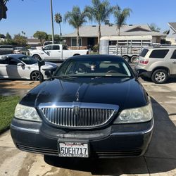 2003 Lincoln Town Car