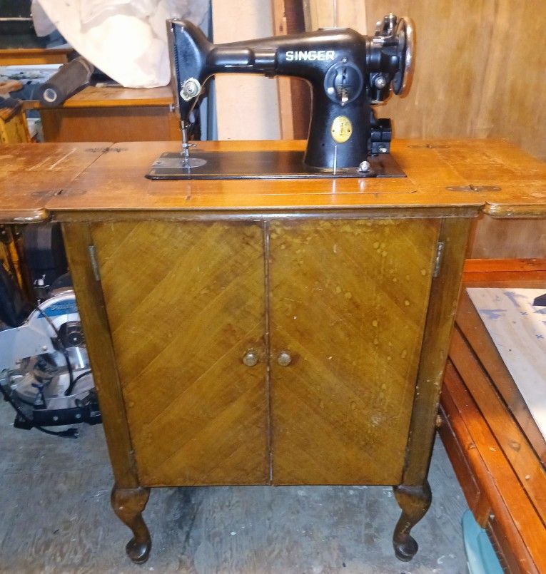RARE Vintage Singer 201-2 No. 48 Cabinet Electric Sewing Machine & Accessories