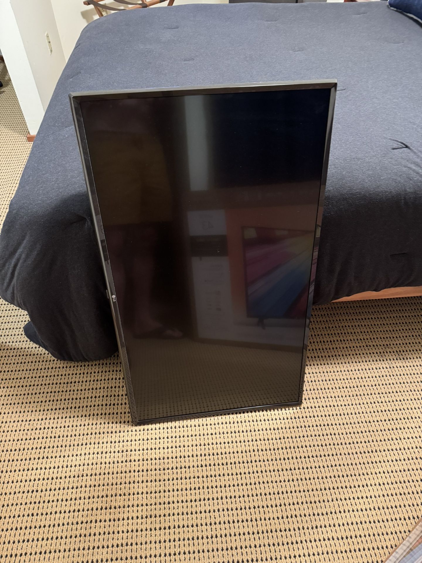 42” LG TV