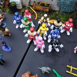 MINITURE S POWER RANGERS AND ARMY MEN & MORE ALL FOR $20