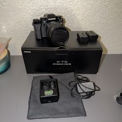Fujifilm - X-T5 Camera