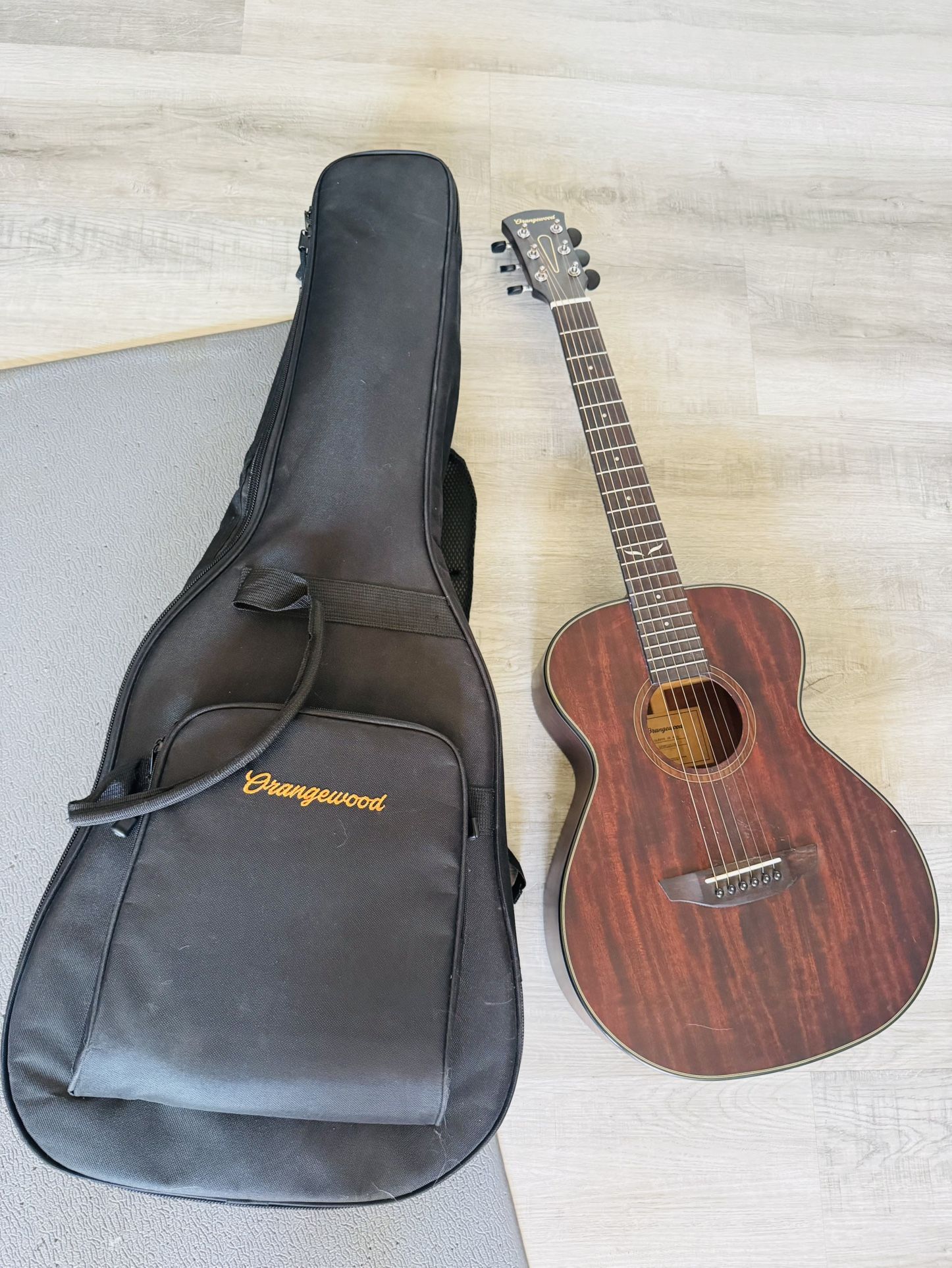 Acoustic Oliver Jr. Mahogany (live) Guitar - By Orangewood