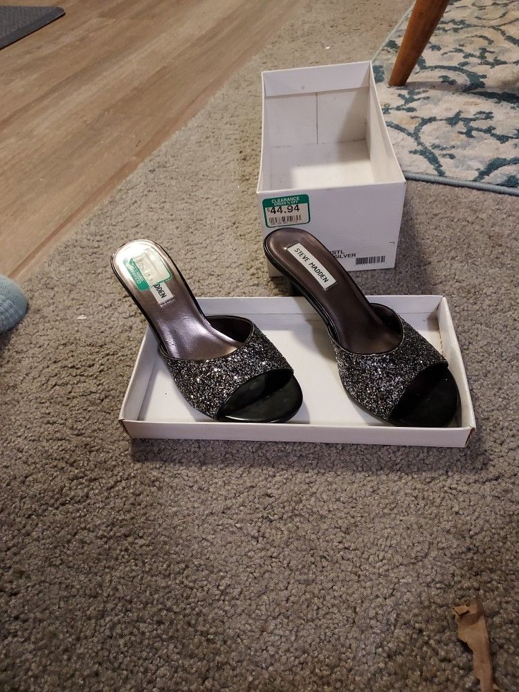 STEVE MADDEN BLACK/SILVER P-KRYSTL SIZE 7  NEW IN B BOX.  $25,00 LADIES  HEELS.M