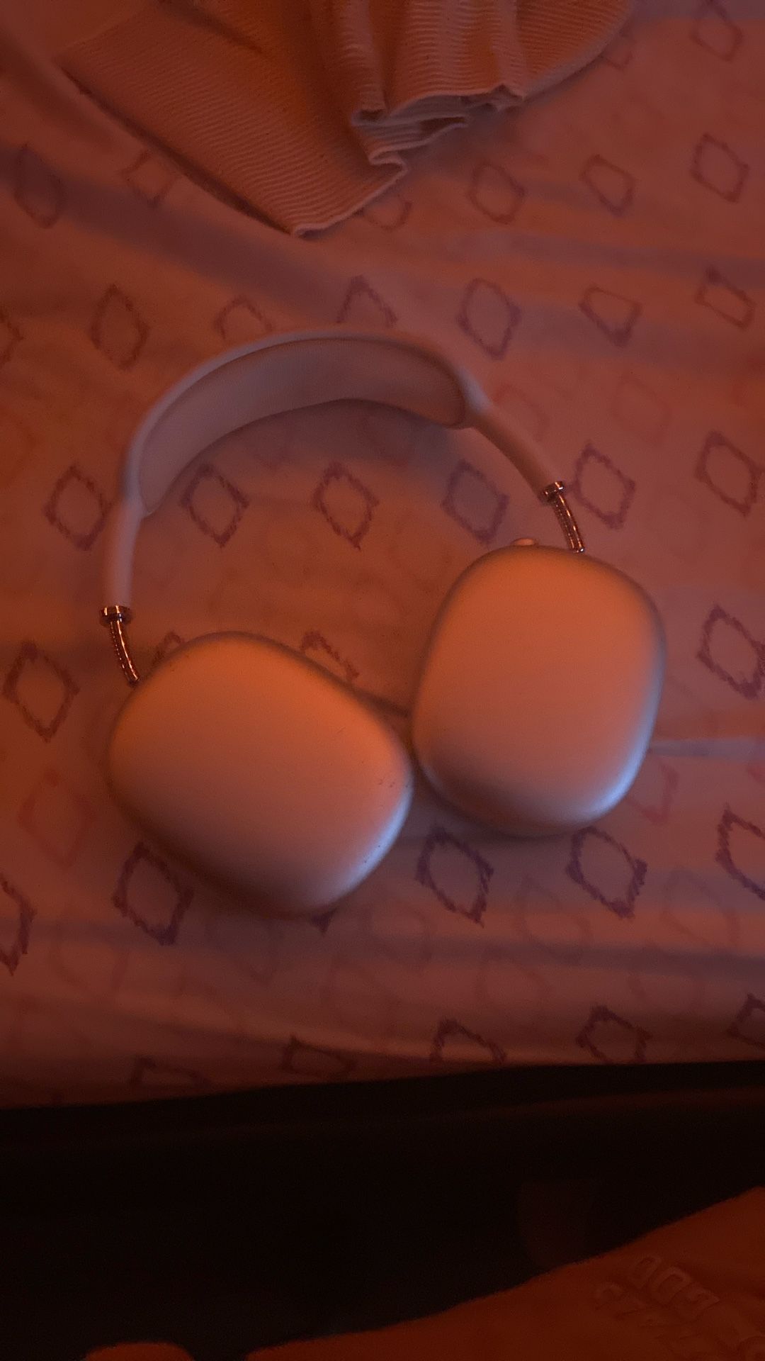White Airpod Max