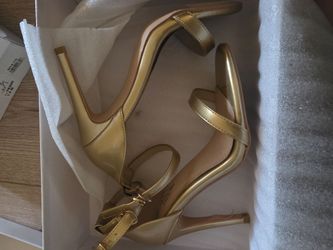 Diverse Style Texas Hold Heel