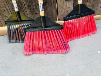 Large Brooms ($7 each/ $7 cada una)