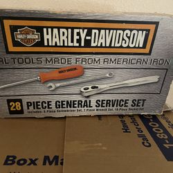 Harley Davidson 28 Piece Service Set