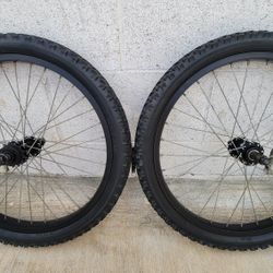 BMX Freestyle Maxxis 20x1.95 Tires w/ G303 Rims (Set)
Description