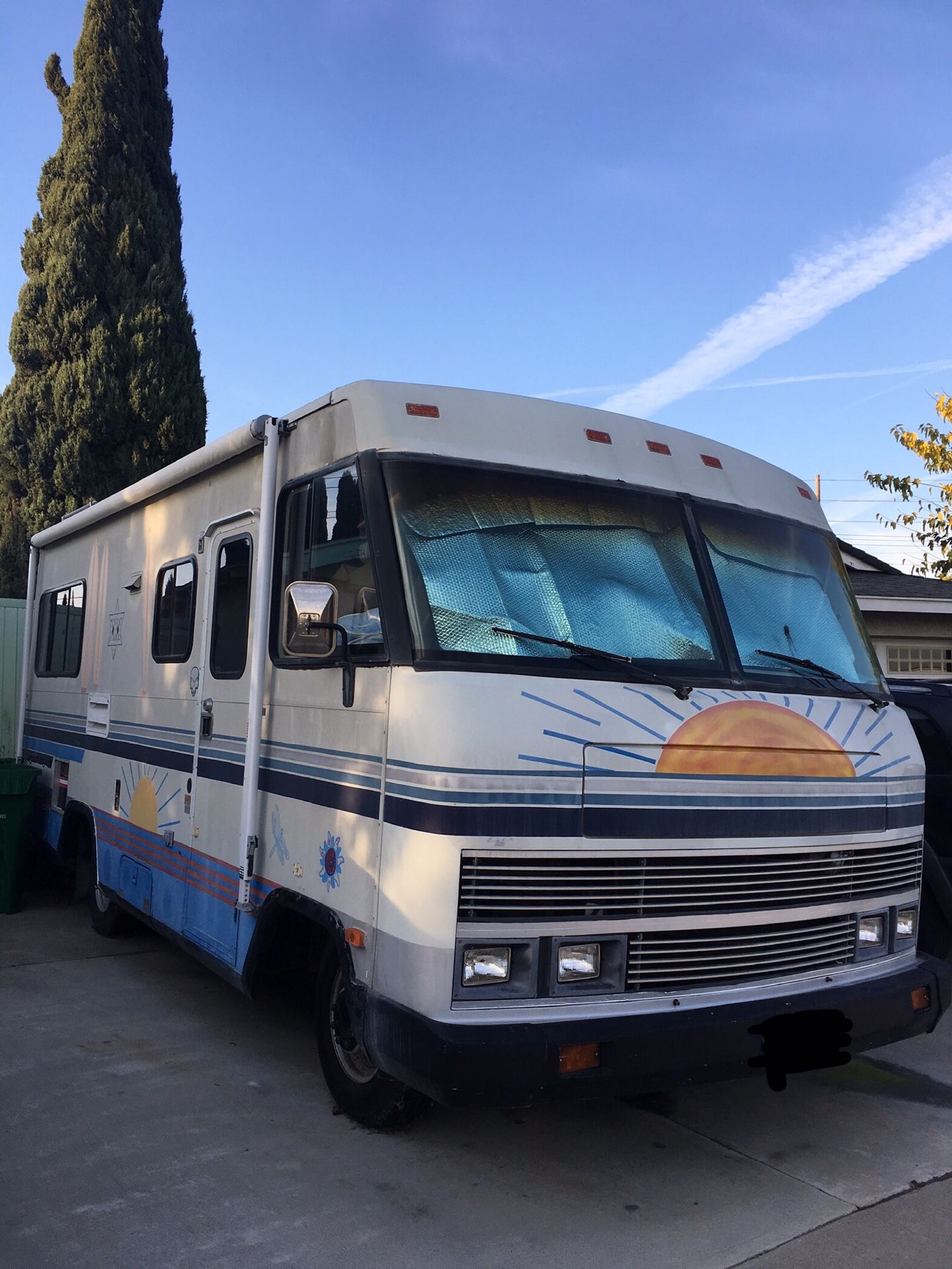 Winnebago Warrior 22’ 1989 RV class A salvage title 118k miles