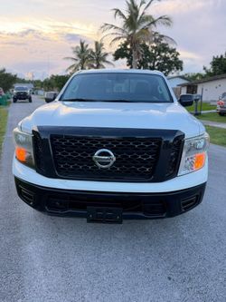Camioneta Nissan Titán