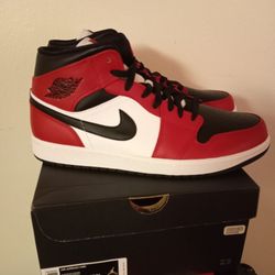 JORDAN 1 MID   ' CHICAGO TOE '
