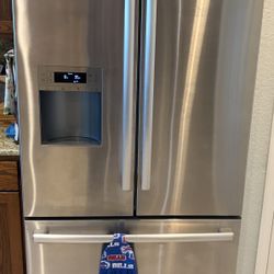 BOSCH 26cf Refrigerator/Freezer