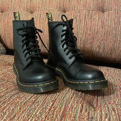 Doc Martens 1460 Women’s Smooth Leather Lace Up Boots for Sale in  Riverside, CA - OfferUp